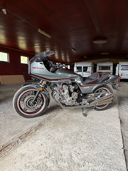 Honda CBX 1000 SC06 4 of 27