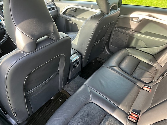 Volvo V70 14 of 30