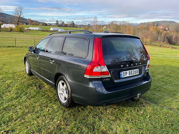 Volvo V70 2 of 30