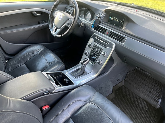 Volvo V70 12 of 30