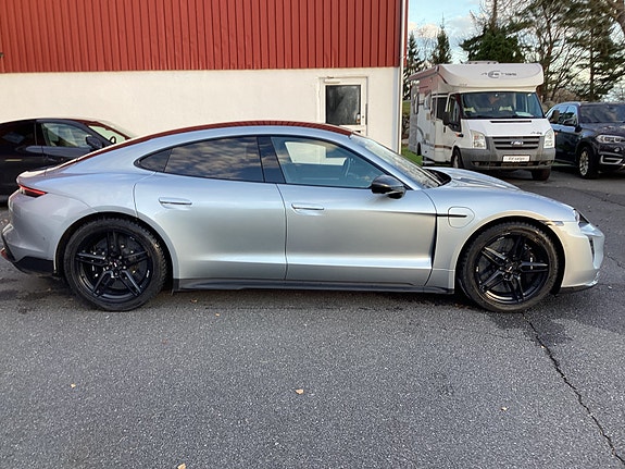 Porsche Taycan 5 of 21