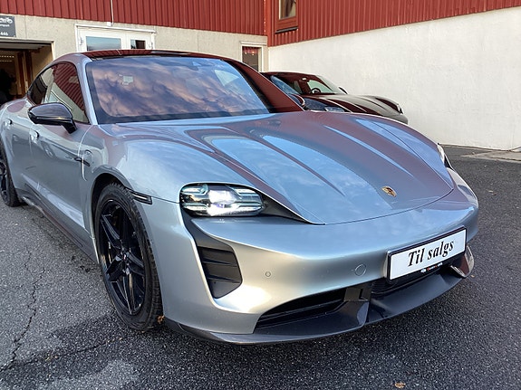 Porsche Taycan 3 of 21