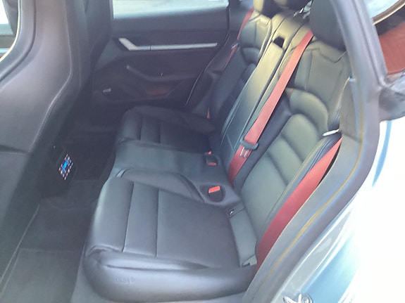 Porsche Taycan 14 of 21