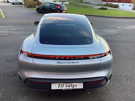 Porsche Taycan 7 of 21