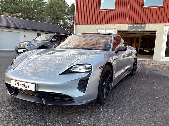 Porsche Taycan 2 of 21