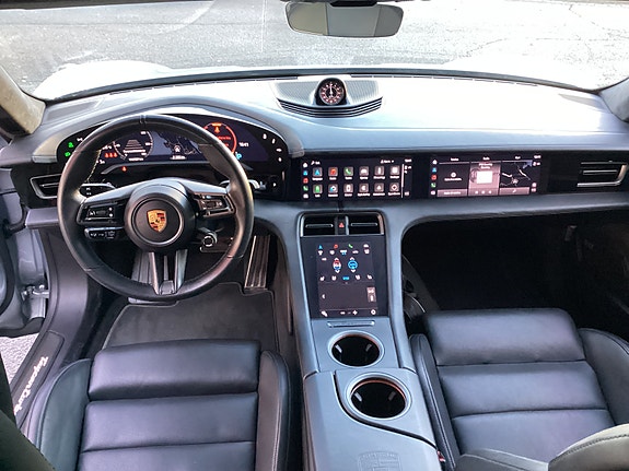 Porsche Taycan 11 of 21