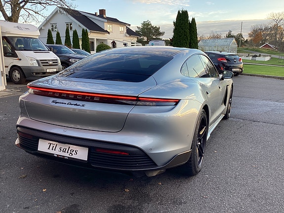 Porsche Taycan 6 of 21