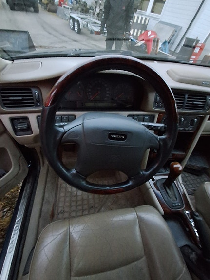 Volvo V70 16 of 27