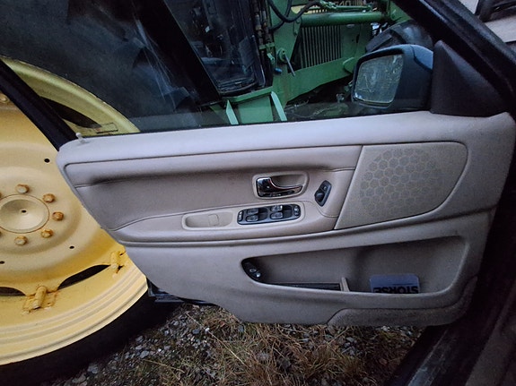 Volvo V70 17 of 27