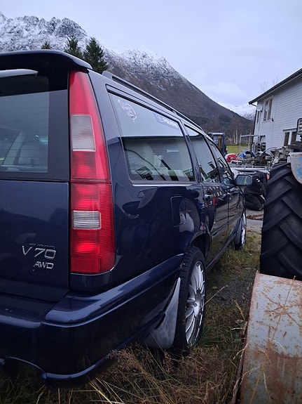 Volvo V70 12 of 27