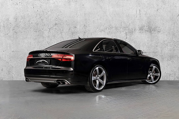Audi S8 2 of 30
