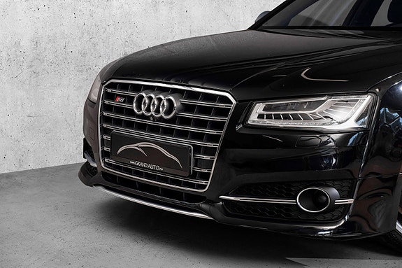 Audi S8 5 of 30
