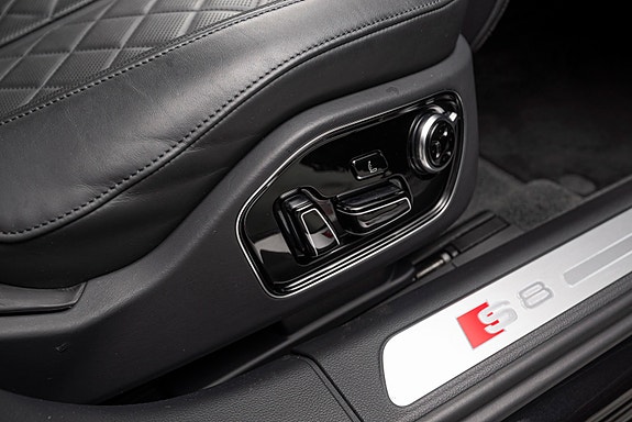 Audi S8 30 of 30