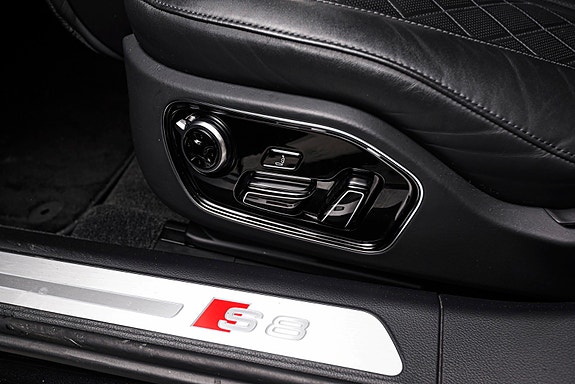 Audi S8 29 of 30