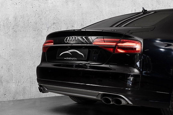 Audi S8 6 of 30