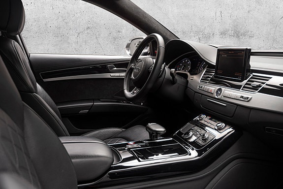Audi S8 12 of 30