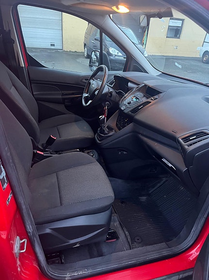 Ford Transit Connect 10 of 15