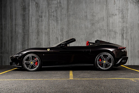 Ferrari Roma Spider 3 of 5