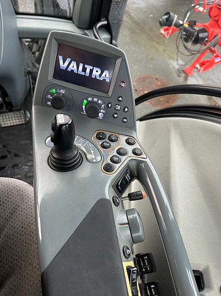 Valtra N163D med laster 2013, kr 589 000,-