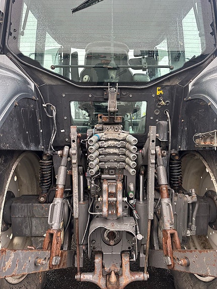 Valtra N163D med laster 2013, kr 589 000,-