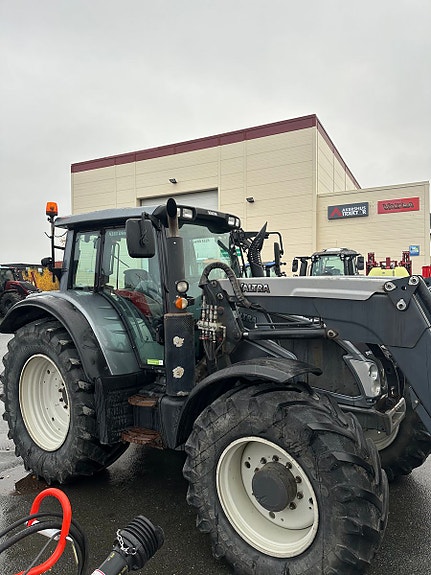 Valtra N163D med laster 2013, kr 589 000,-