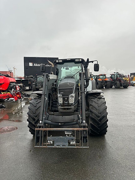 Valtra N163D med laster 2013, kr 589 000,-