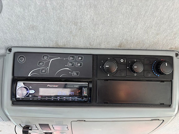 Valtra T 214 Versu , laster med vekt 2016, kr 759 000,-