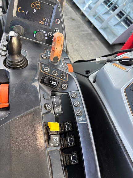 Valtra T 214 Versu , laster med vekt 2016, kr 759 000,-