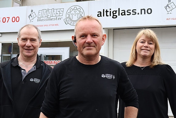 Noen av de ansatte i Altiglass