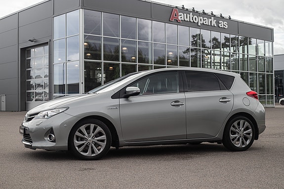 Toyota Auris 5 of 30