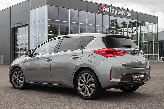 Toyota Auris 6 of 30