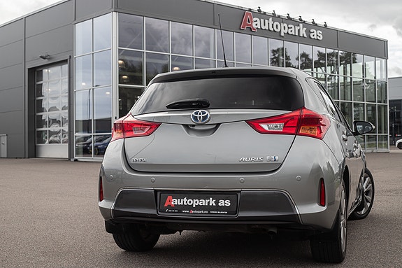 Toyota Auris 7 of 30