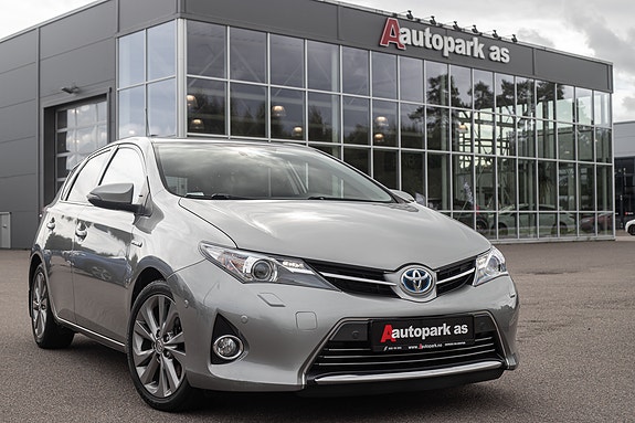 Toyota Auris 2 of 30