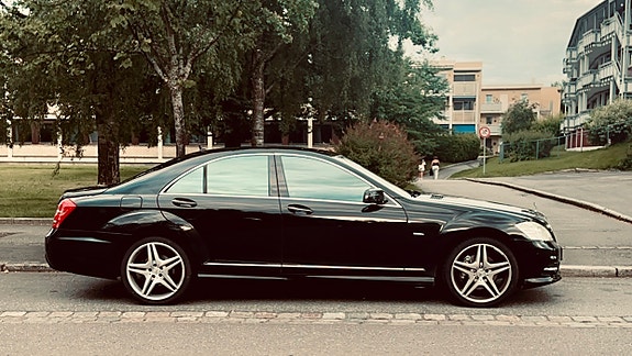 Mercedes-Benz S350 2 of 30