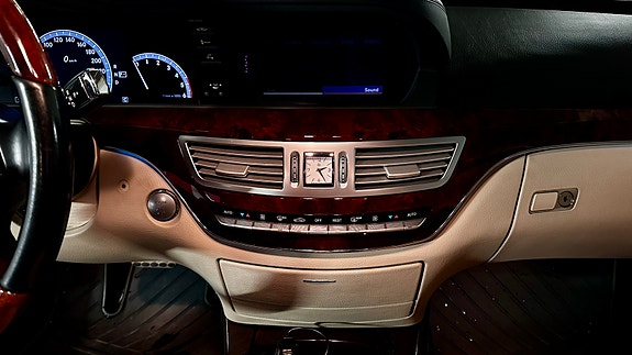 Mercedes-Benz S350 21 of 30