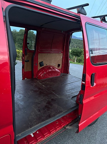 Toyota HiAce 12 of 16