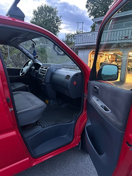 Toyota HiAce 11 of 16