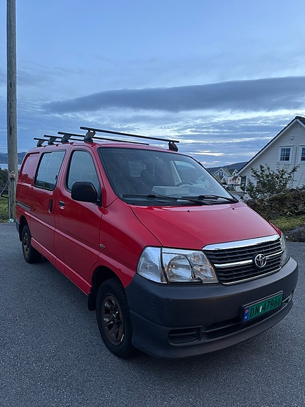 Toyota HiAce 3 of 16