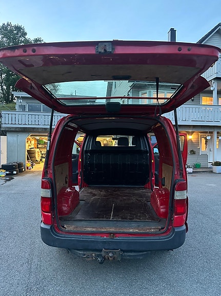 Toyota HiAce 13 of 16