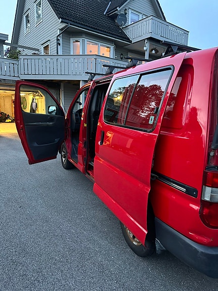 Toyota HiAce 8 of 16