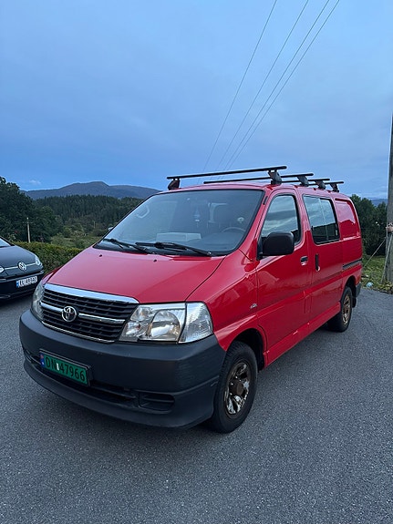 Toyota HiAce 2 of 16