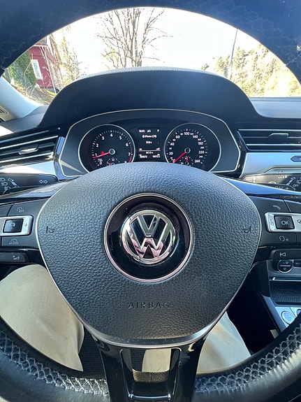 Volkswagen Passat 16 of 21