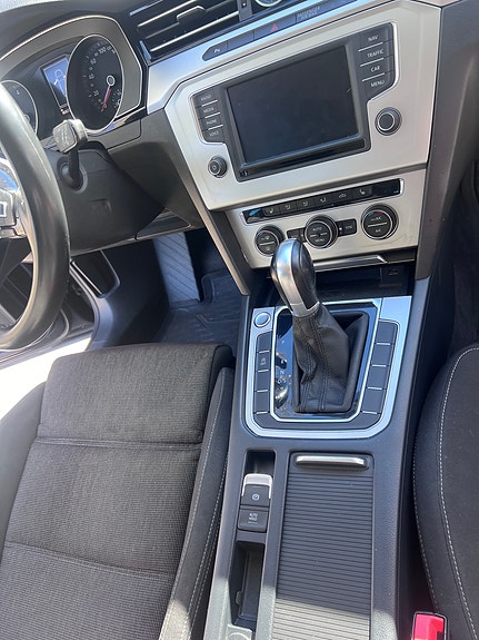 Volkswagen Passat 17 of 21