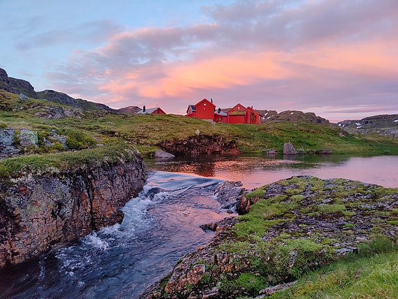 Idylliske Stranddalen turisthytte kan nå bli ditt arbeidssted. Foto: Bjørn Tore Grønstad