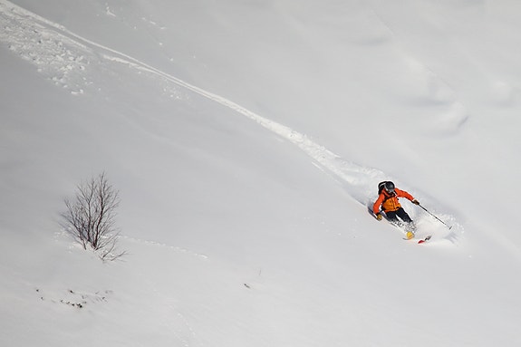 Pudderkjøring i bakken bak tunet