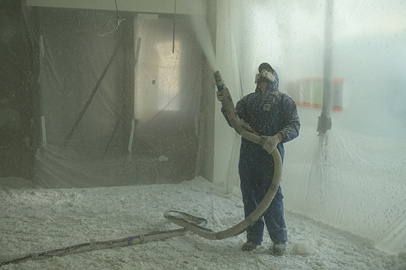 Sprayarbeid under utførelse