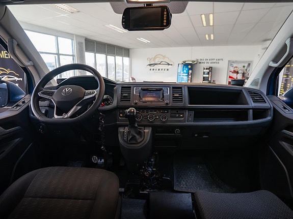 Volkswagen Kombi 17 of 30