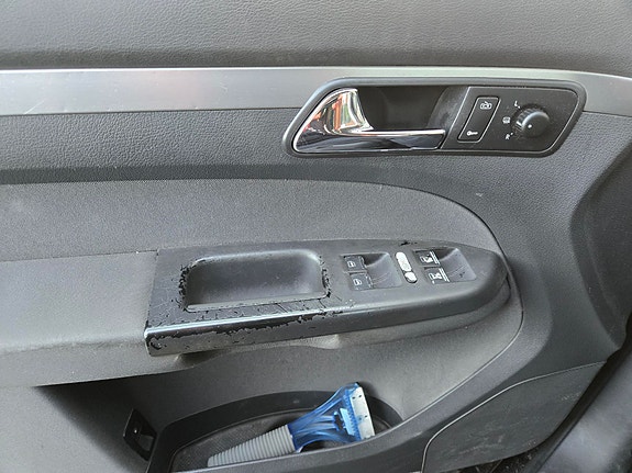 Volkswagen Touran 4 of 5