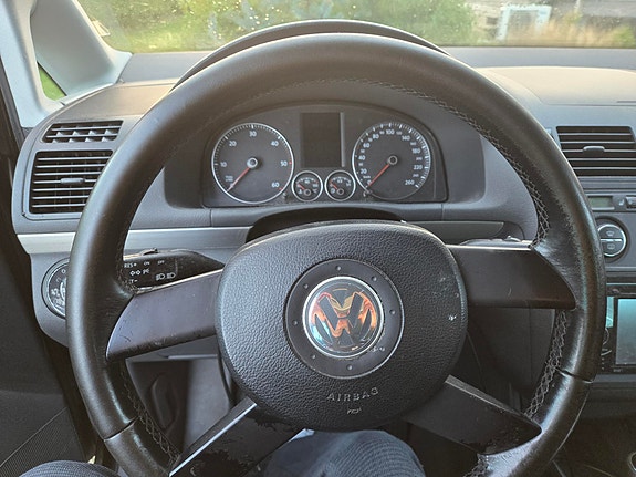Volkswagen Touran 3 of 5