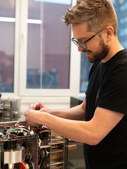 Our Head of Coffee and Customer Success is hard at work on a maintenance demo with a customer.